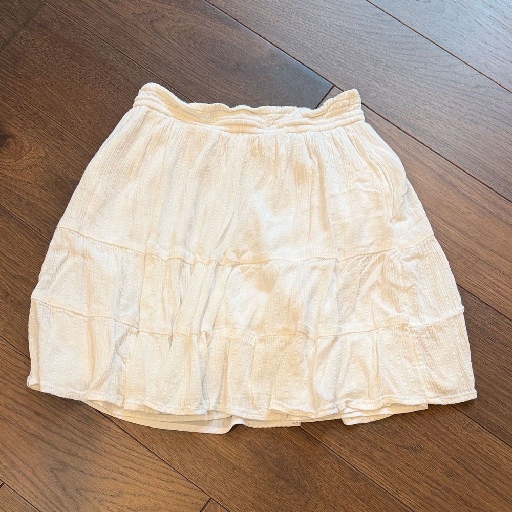 Hollister Tiered White/Cream Pull On Skirt Size Medium C3-004